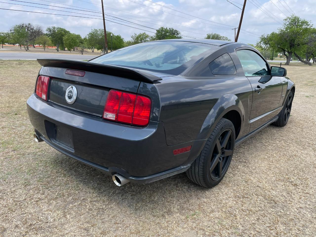 Ford Mustang GT Deluxe Coupe 2008