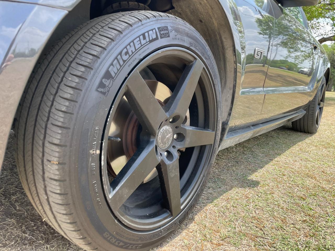 Ford Mustang GT Deluxe Coupe 2008