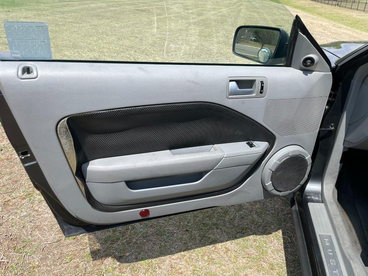 Ford Mustang GT Deluxe Coupe 2008