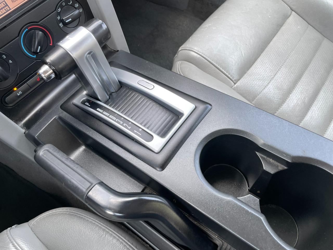 Ford Mustang GT Deluxe Coupe 2008