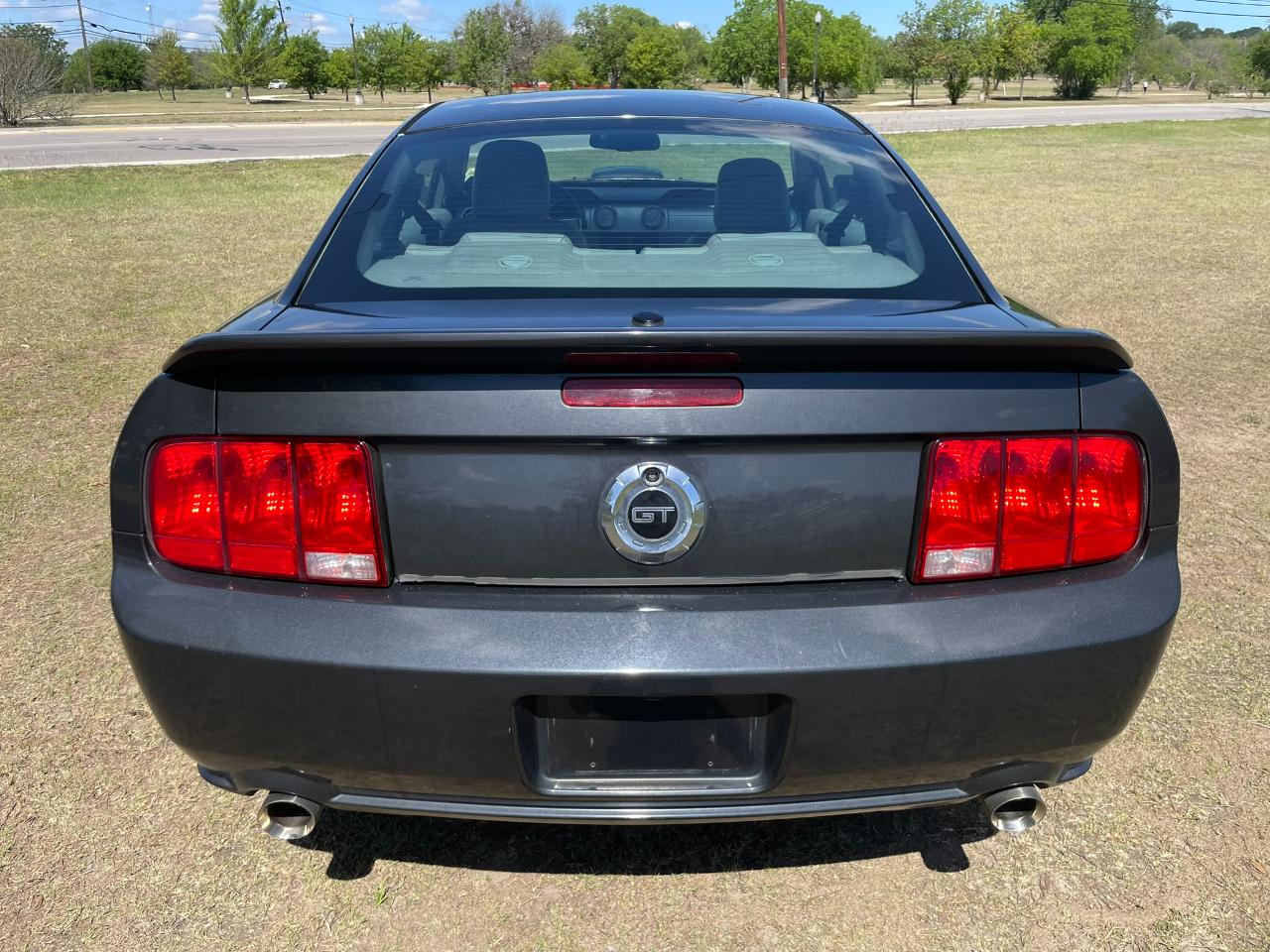 Ford Mustang GT Deluxe Coupe 2008