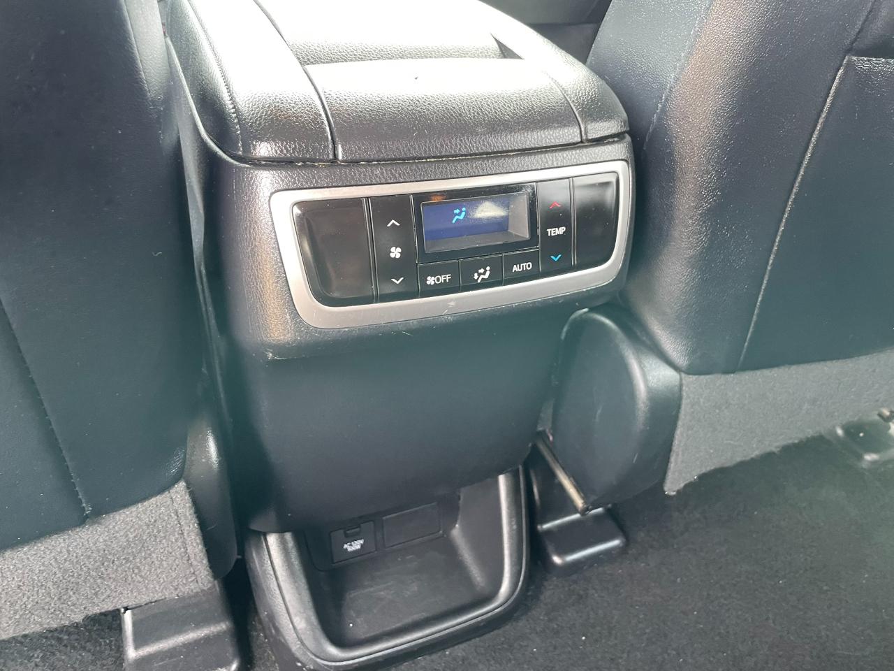 Toyota Highlander SE FWD V6 2019