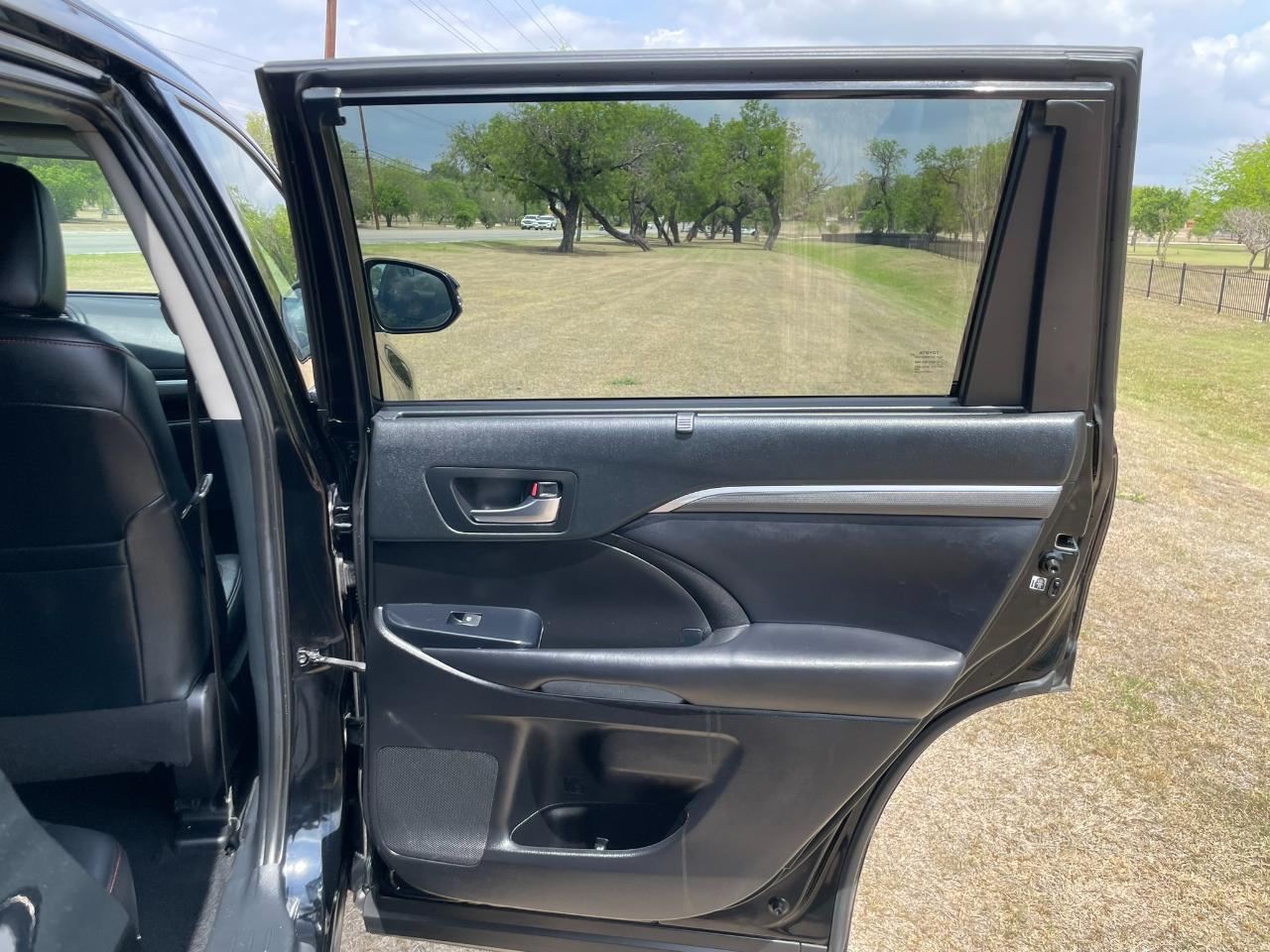 Toyota Highlander SE FWD V6 2019