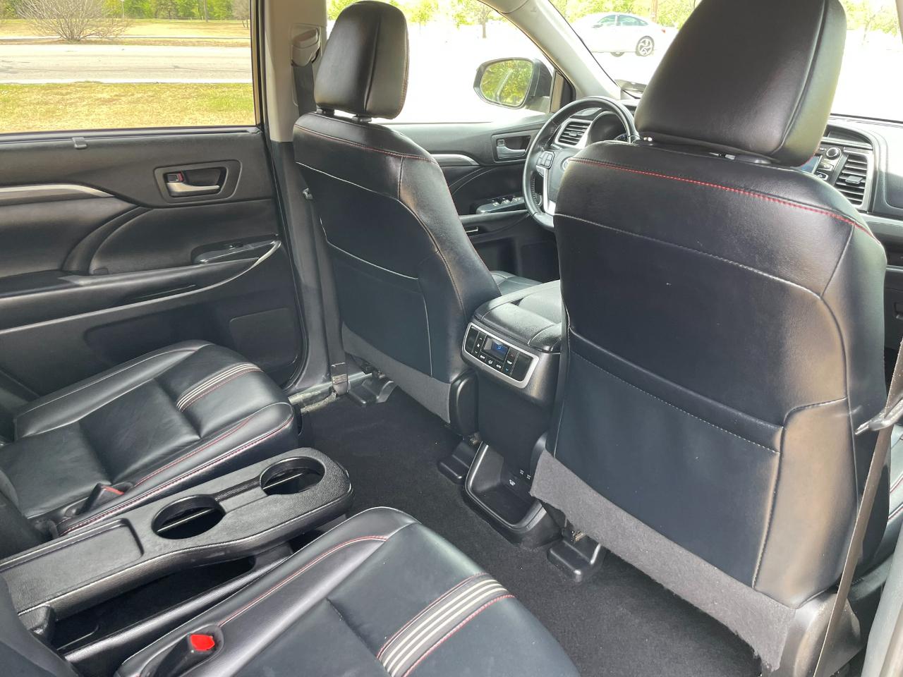 Toyota Highlander SE FWD V6 2019