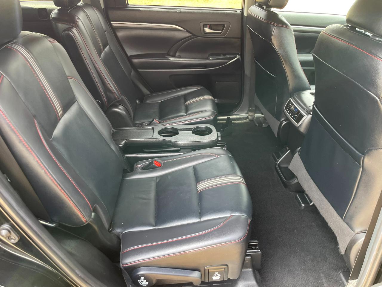 Toyota Highlander SE FWD V6 2019