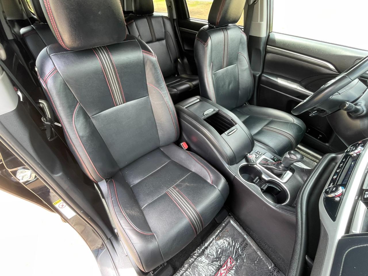 Toyota Highlander SE FWD V6 2019