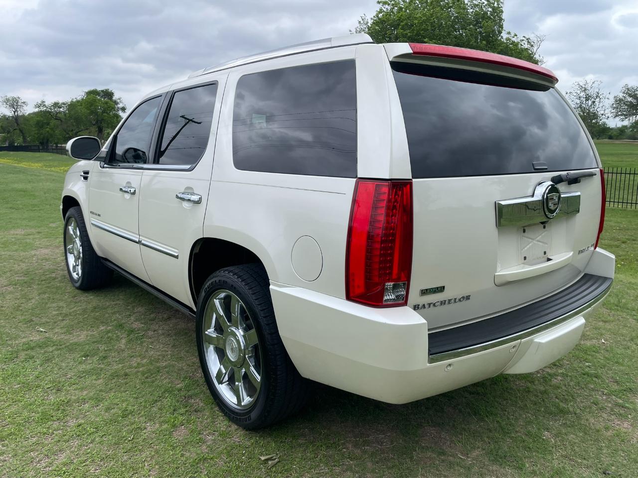 Cadillac Escalade AWD Premium 2011