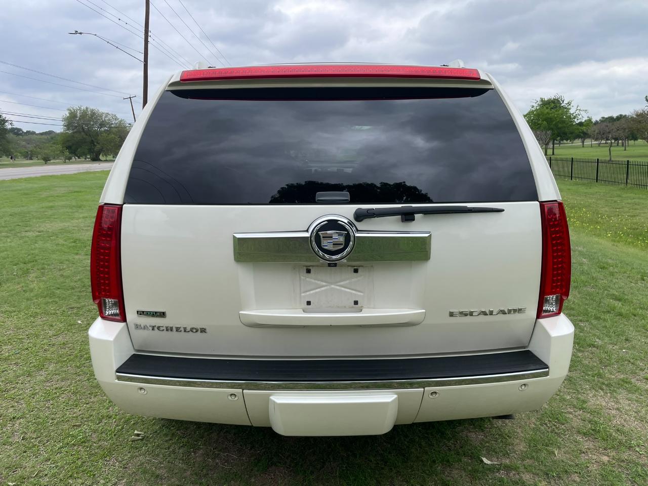 Cadillac Escalade AWD Premium 2011