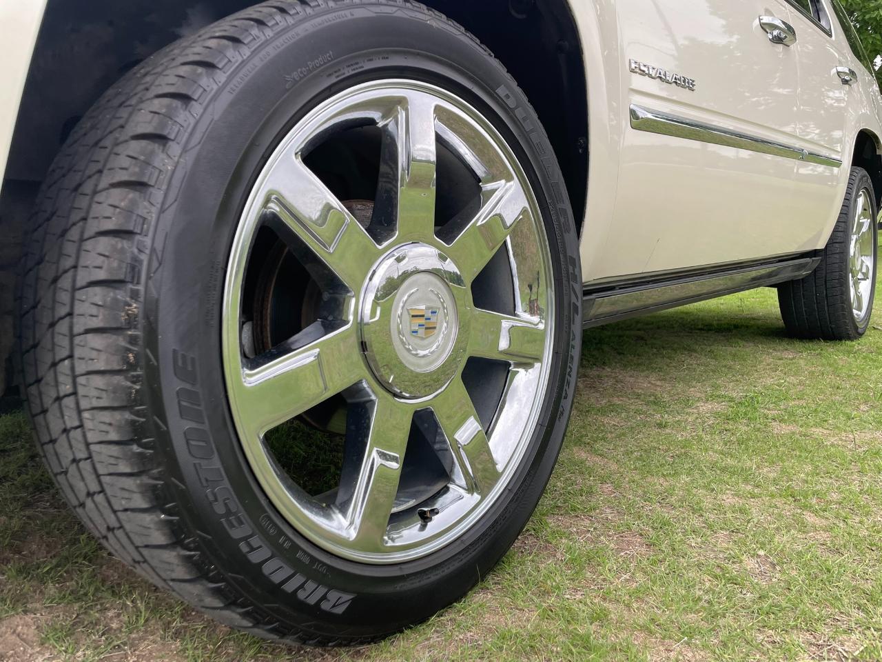 Cadillac Escalade AWD Premium 2011