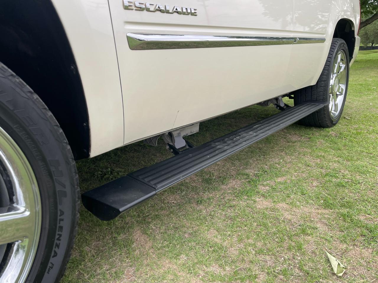 Cadillac Escalade AWD Premium 2011