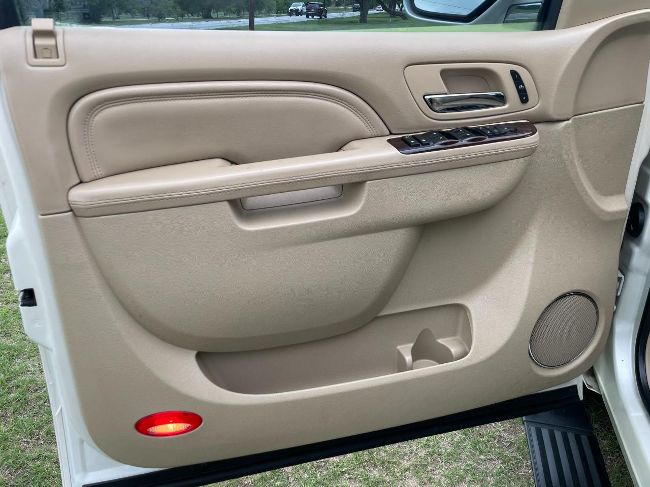 Cadillac Escalade AWD Premium 2011