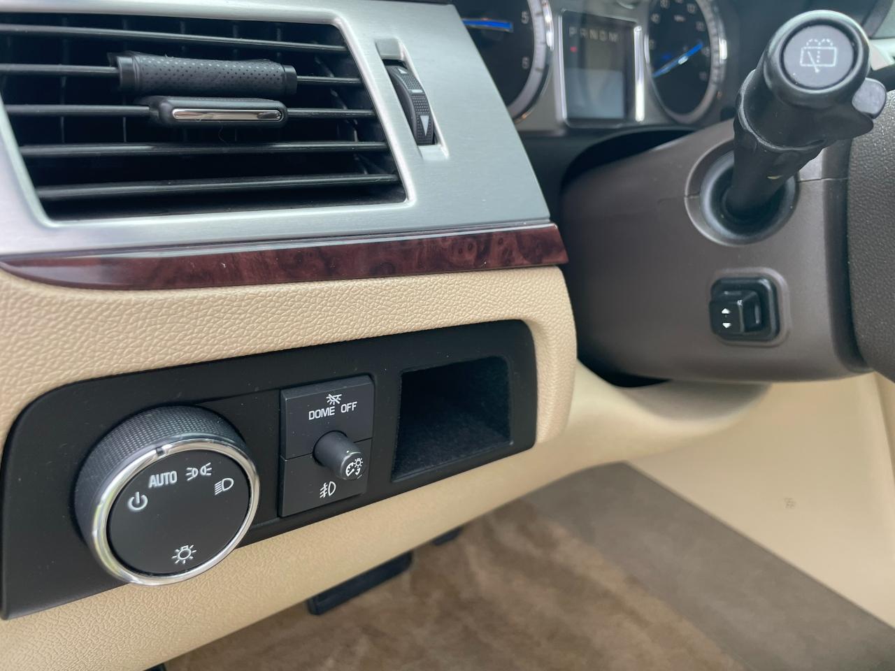 Cadillac Escalade AWD Premium 2011