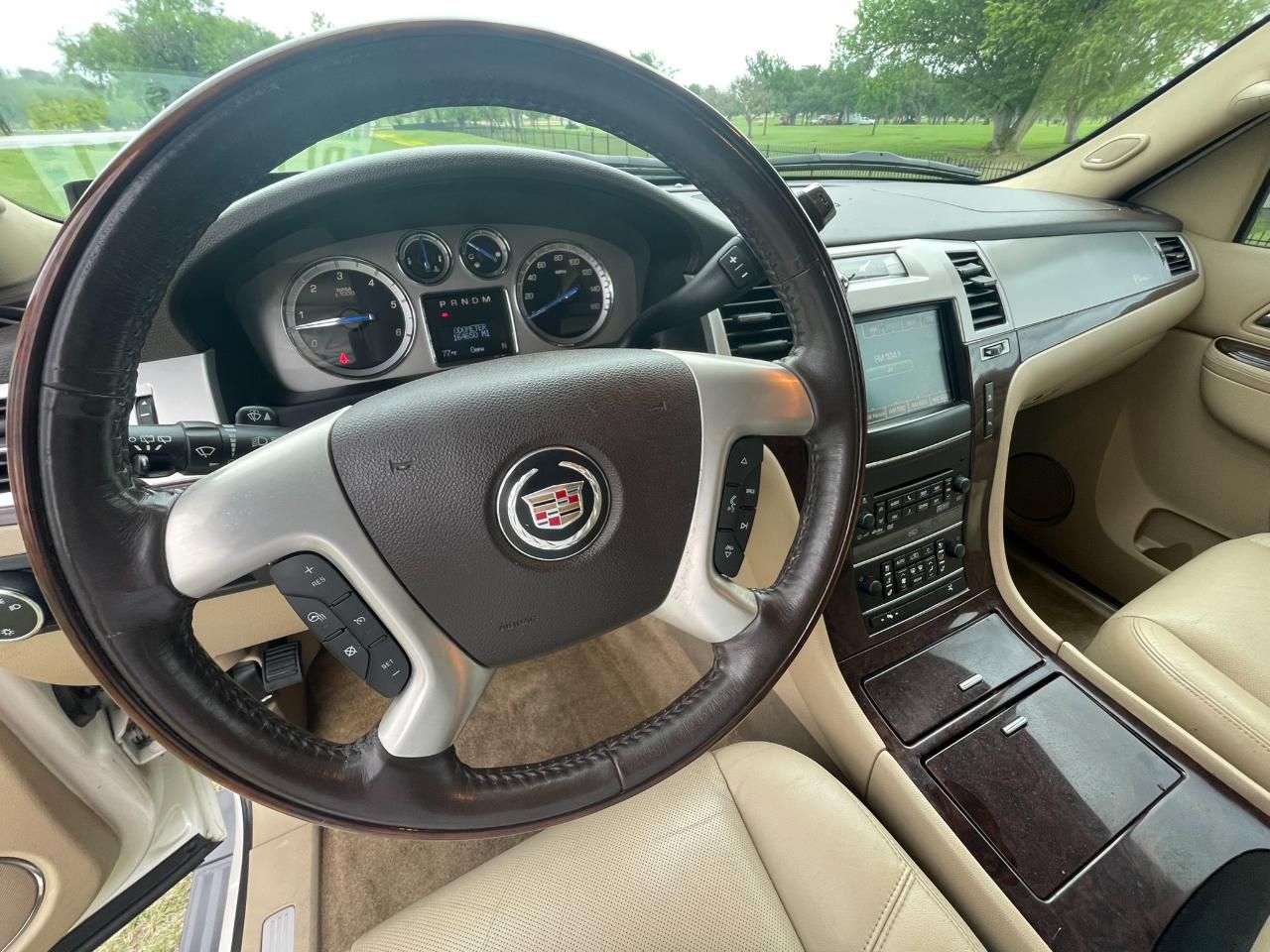 Cadillac Escalade AWD Premium 2011