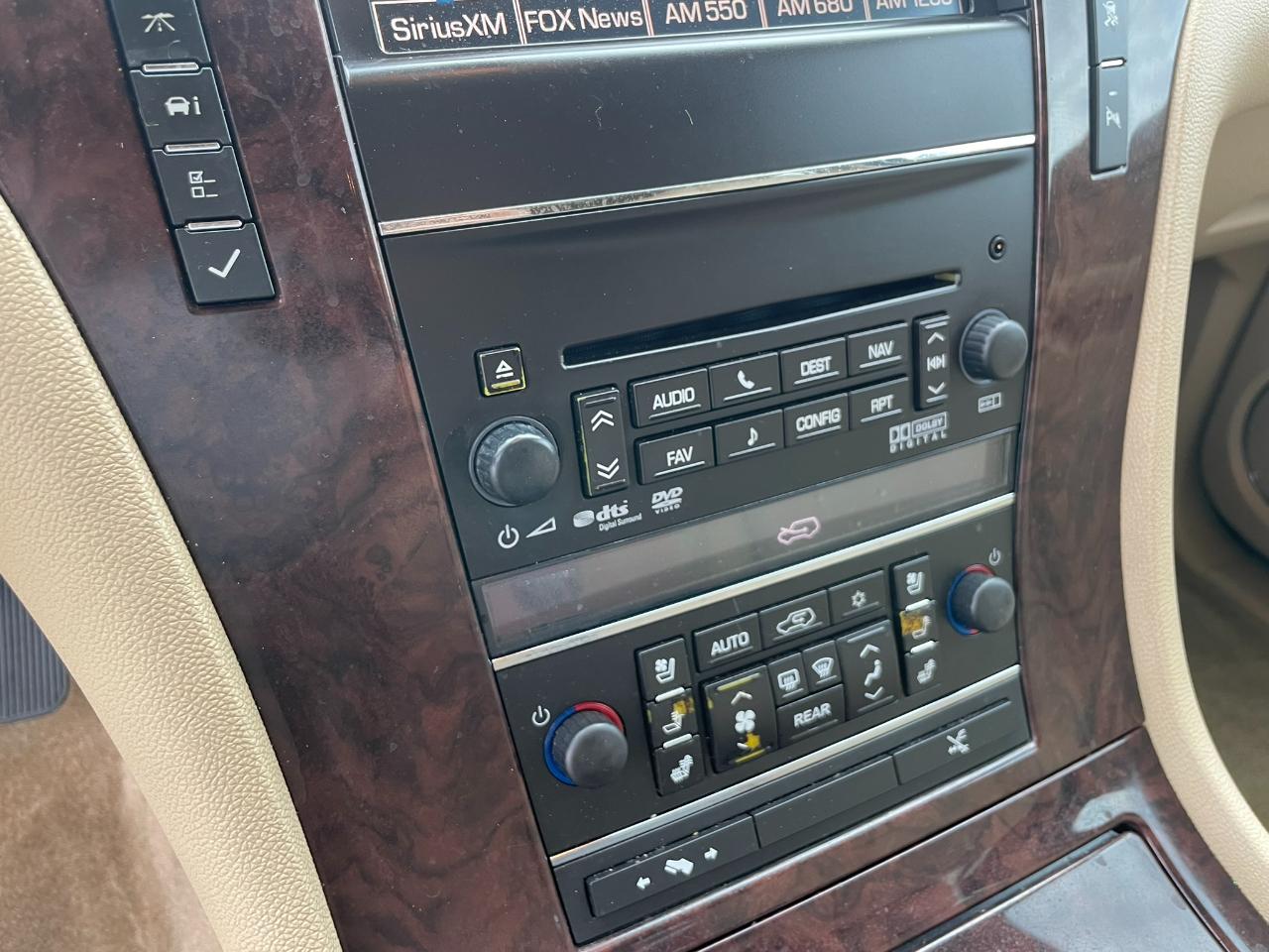 Cadillac Escalade AWD Premium 2011