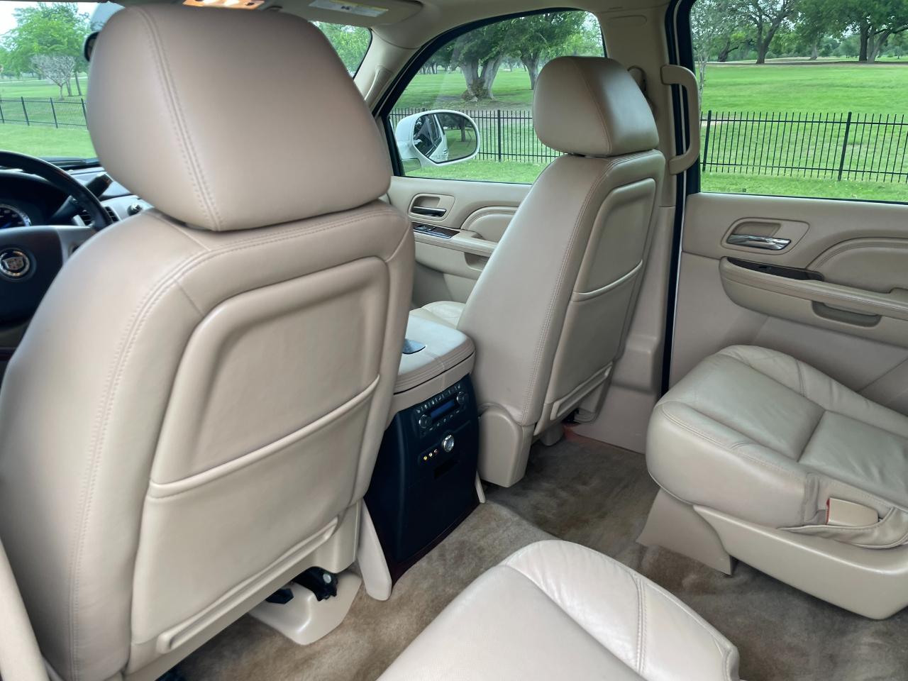 Cadillac Escalade AWD Premium 2011