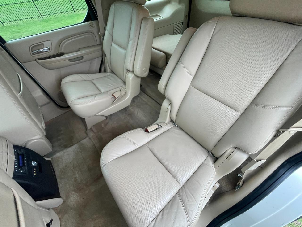 Cadillac Escalade AWD Premium 2011