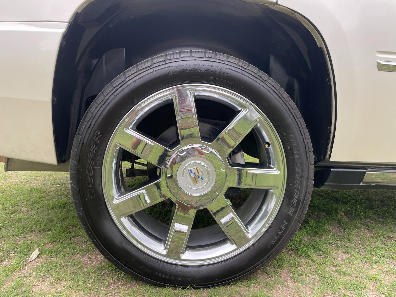 Cadillac Escalade AWD Premium 2011