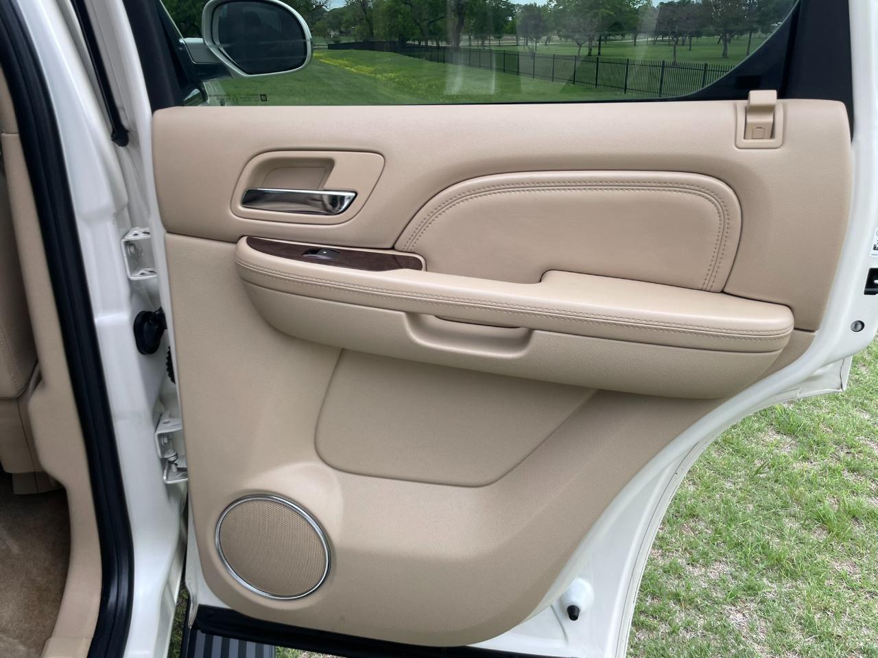 Cadillac Escalade AWD Premium 2011