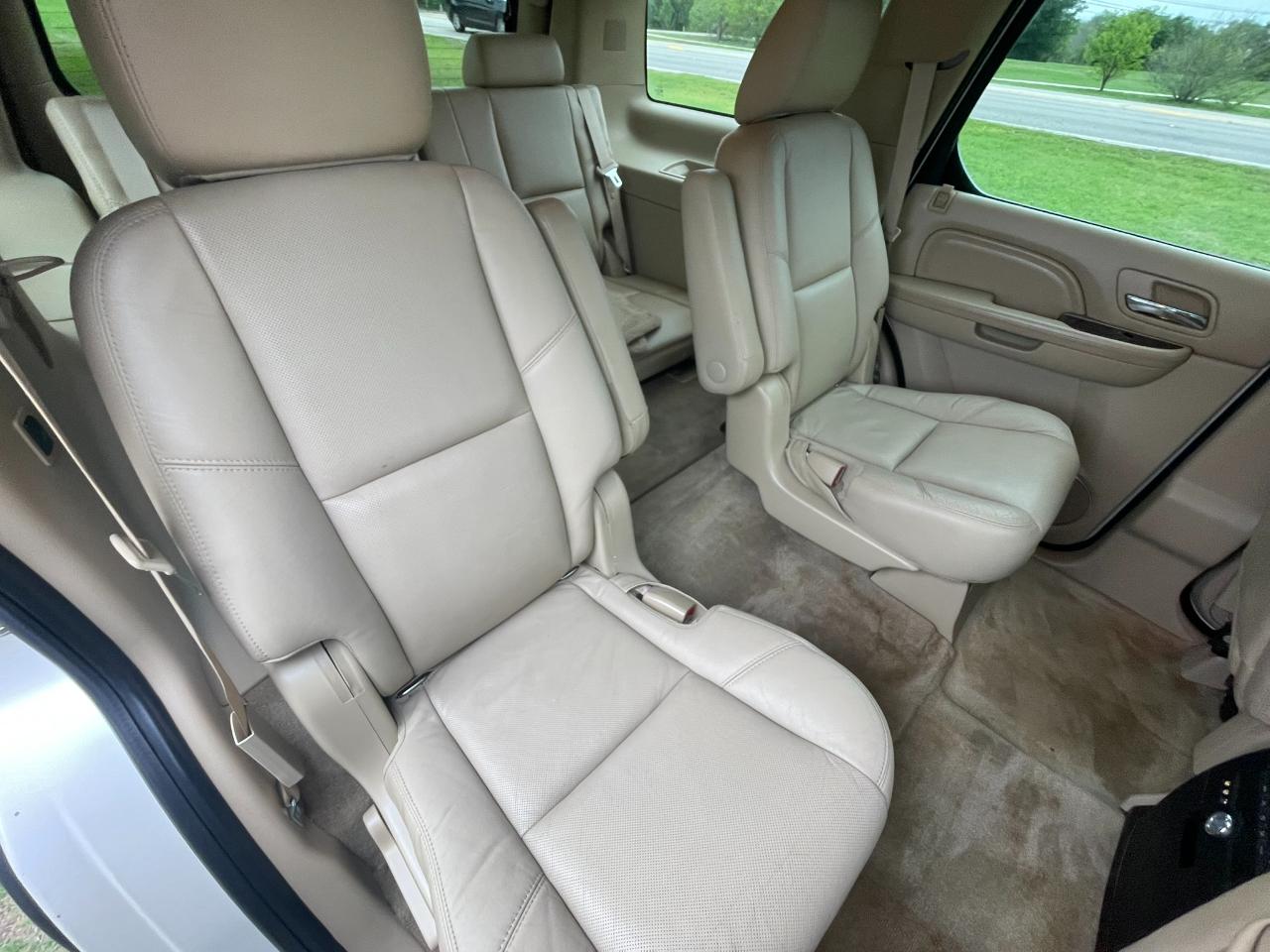 Cadillac Escalade AWD Premium 2011