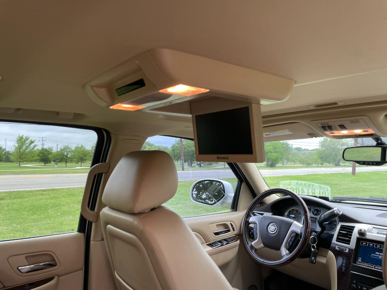 Cadillac Escalade AWD Premium 2011