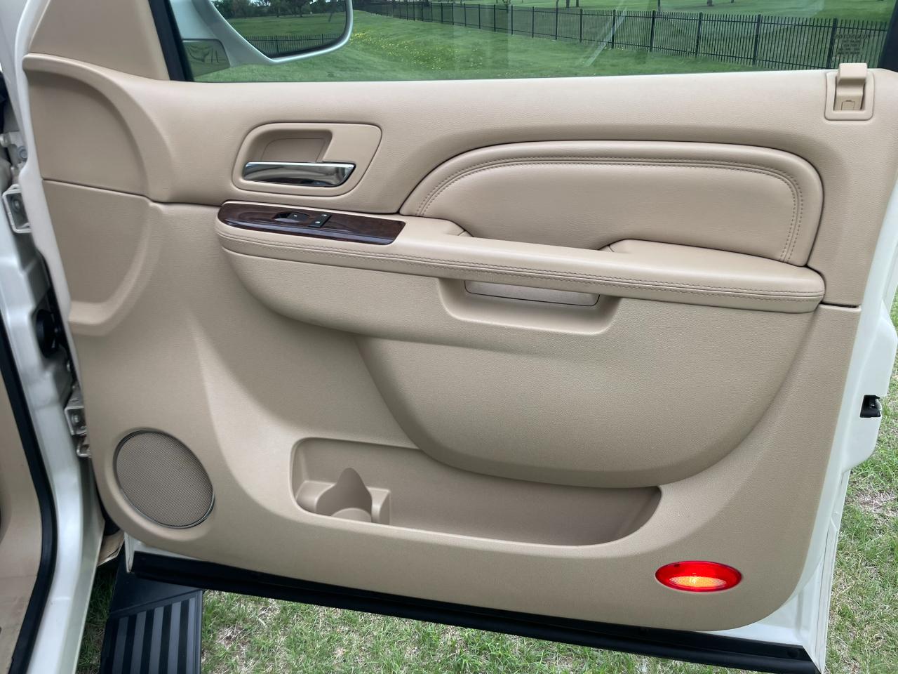 Cadillac Escalade AWD Premium 2011