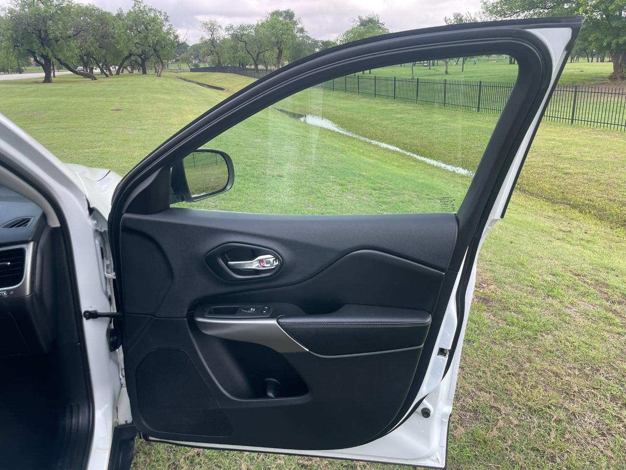 Jeep Cherokee Latitude Plus FWD 2019