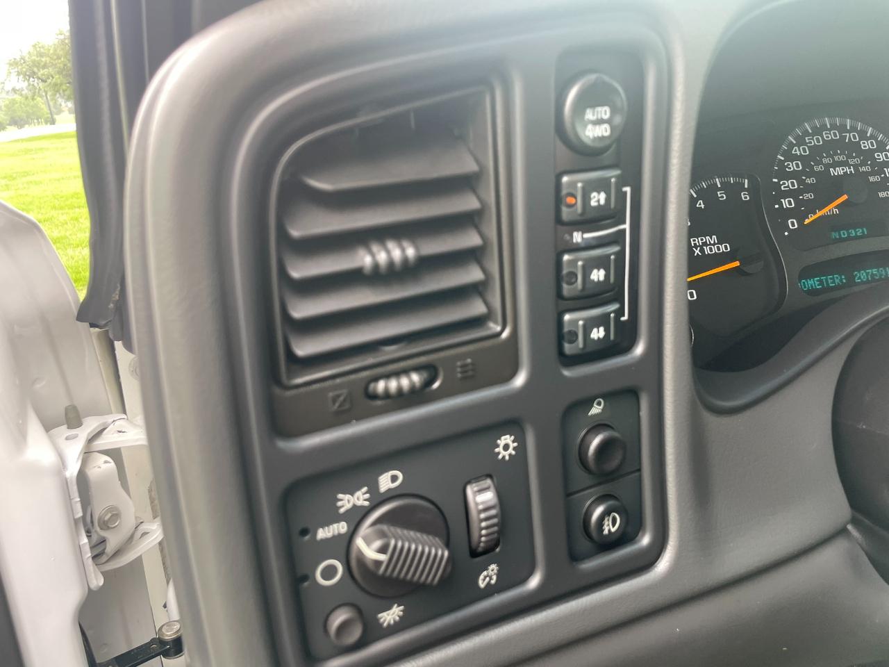 Chevrolet Avalanche 1500 4WD 2003