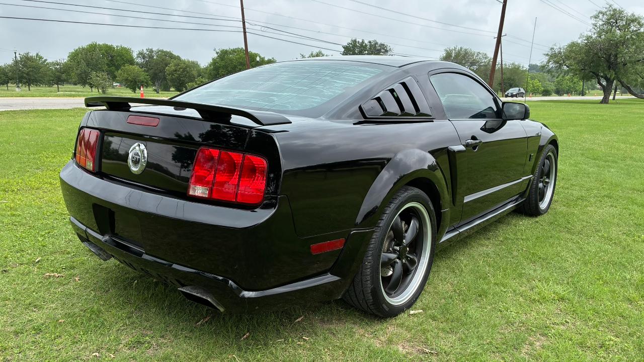 Ford Mustang GT Deluxe Coupe 2006
