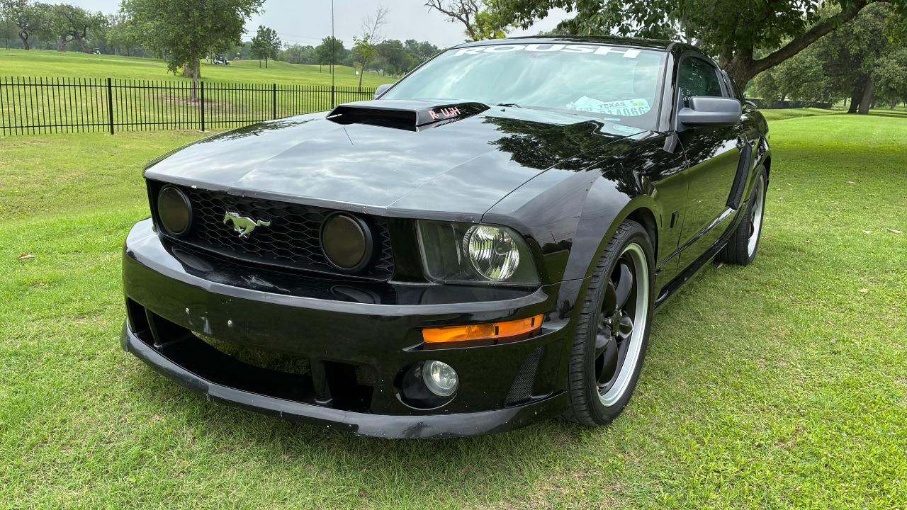 Ford Mustang GT Deluxe Coupe 2006