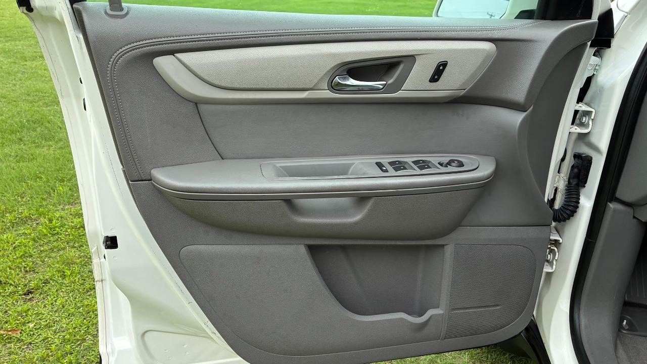Chevrolet Traverse 1LT FWD 2013
