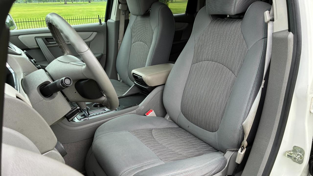 Chevrolet Traverse 1LT FWD 2013