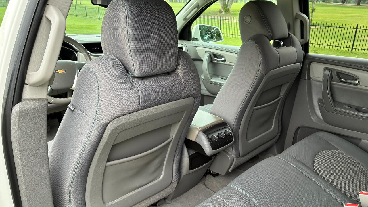 Chevrolet Traverse 1LT FWD 2013