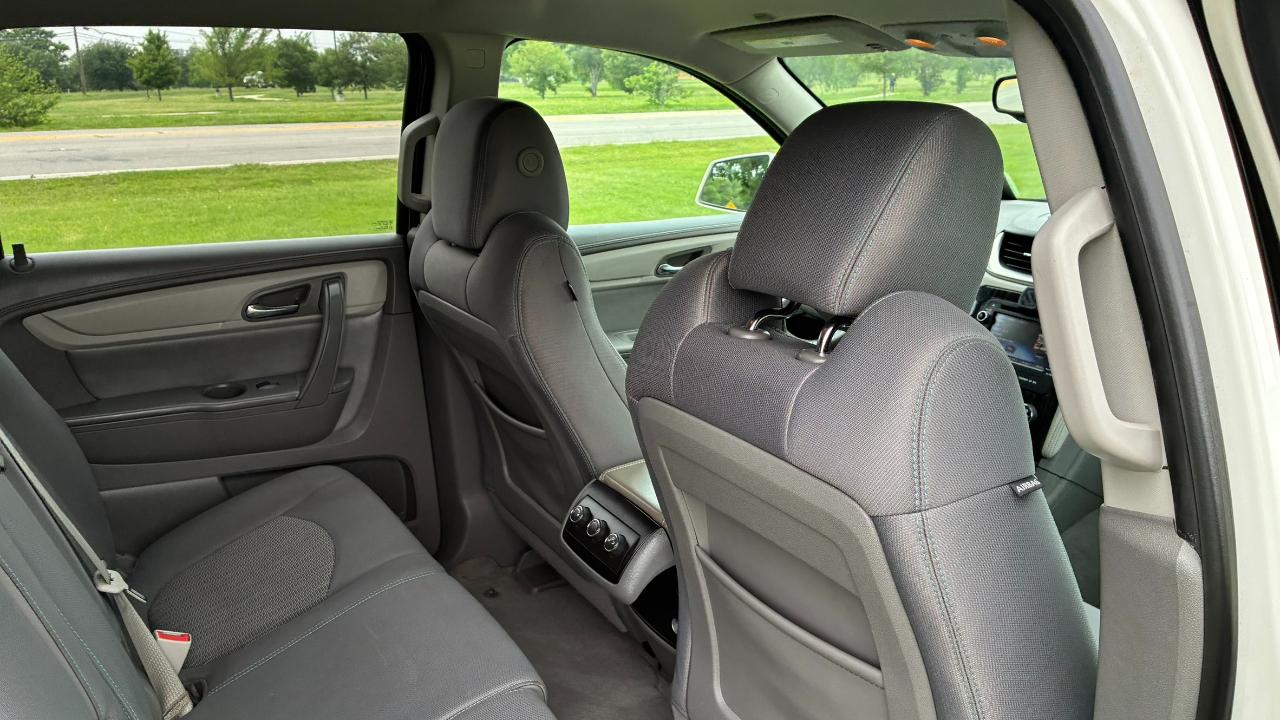Chevrolet Traverse 1LT FWD 2013