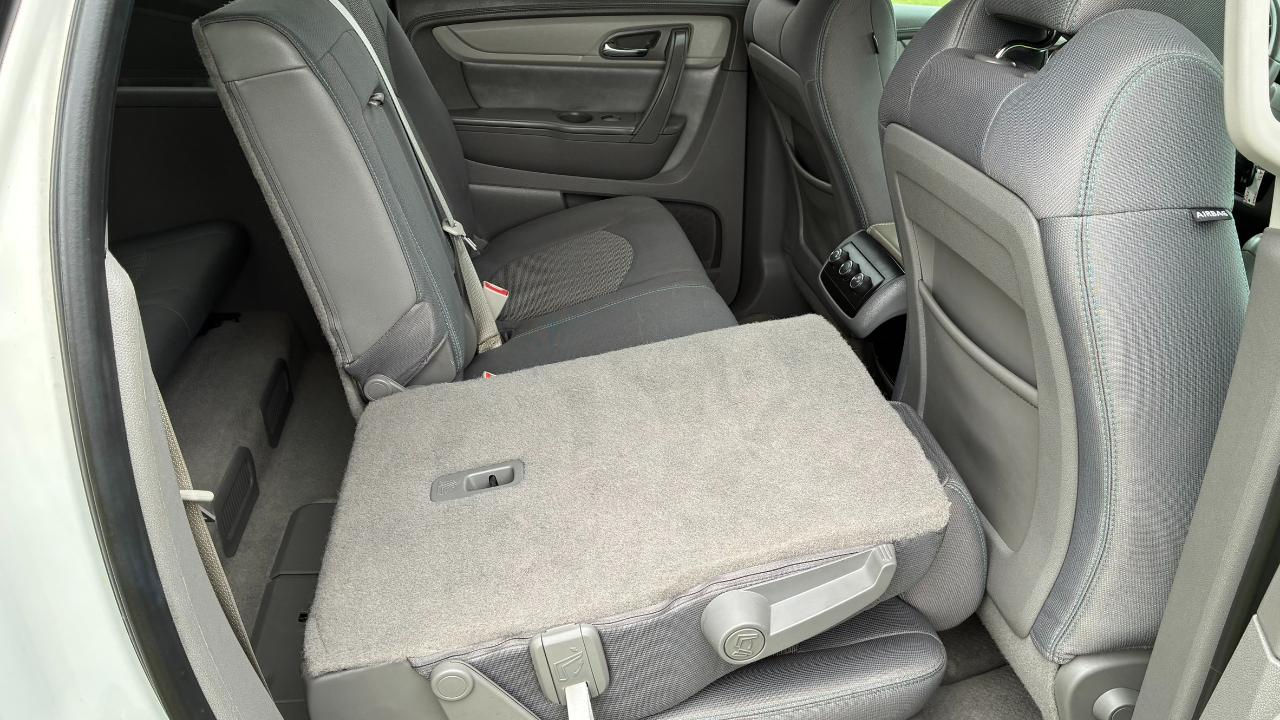 Chevrolet Traverse 1LT FWD 2013