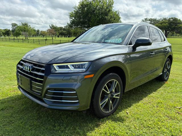 Gray 2020 Audi Q5 Hybrid Plug-in e quattro Premium Plus 55 TFSI AWD SUV / Crossover All-Wheel Drive Automatic