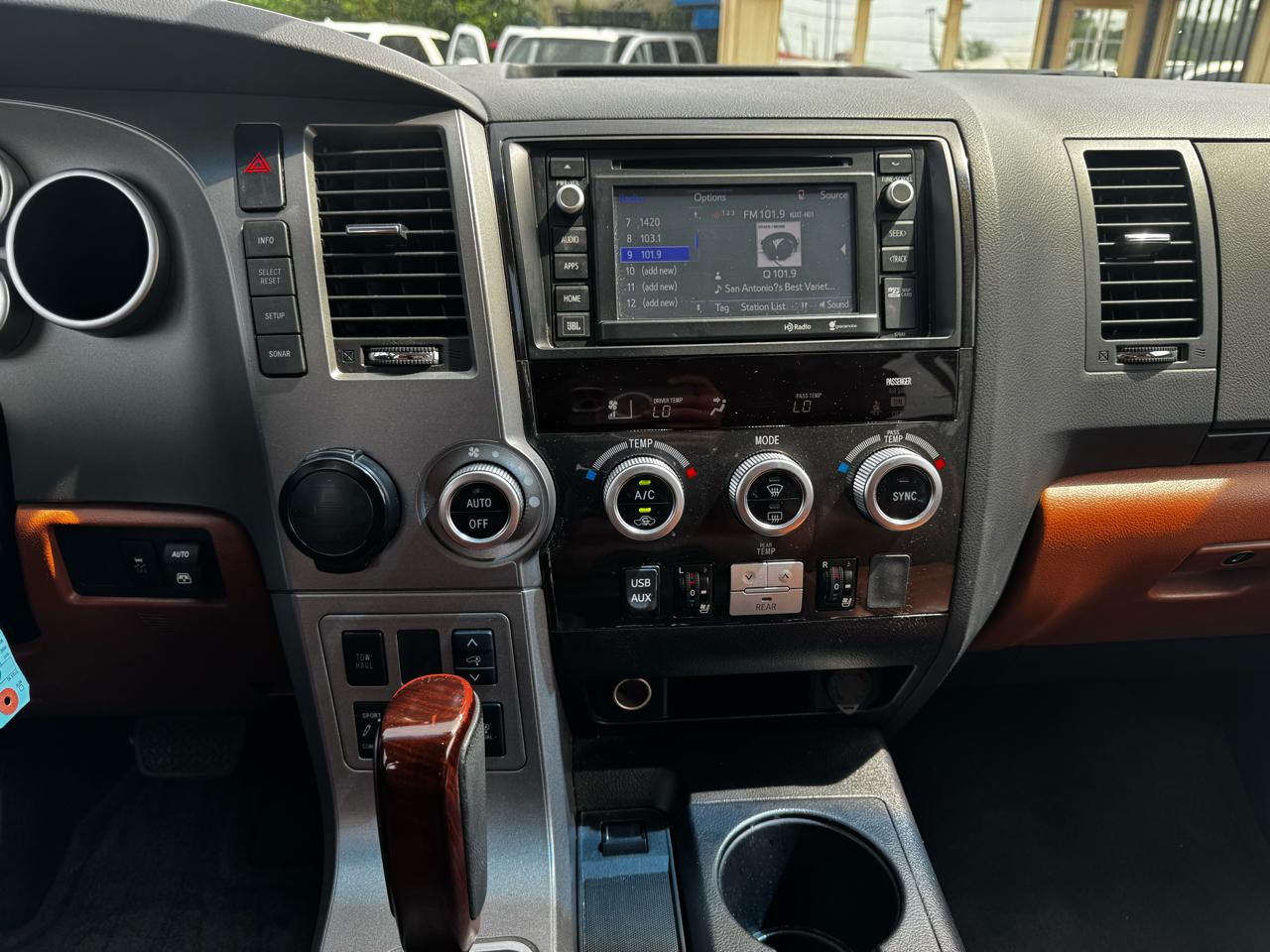 Toyota Sequoia Plantium 2WD 2015