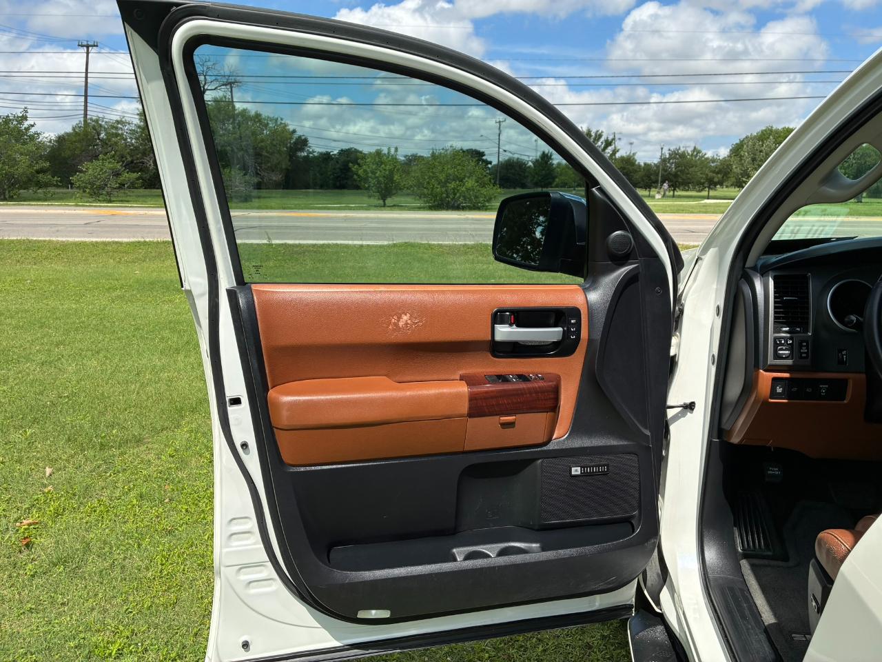Toyota Sequoia Plantium 2WD 2015