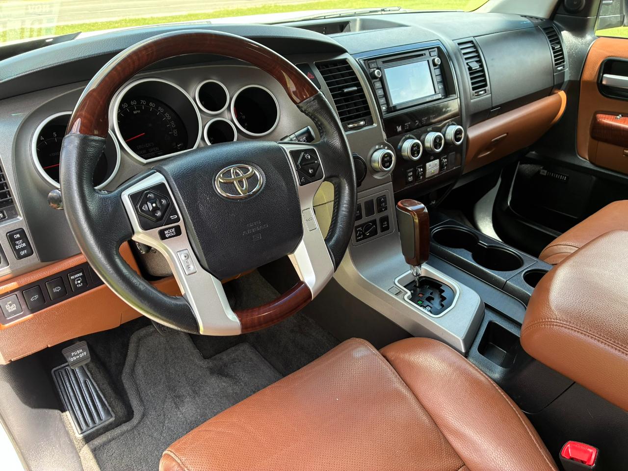 Toyota Sequoia Plantium 2WD 2015