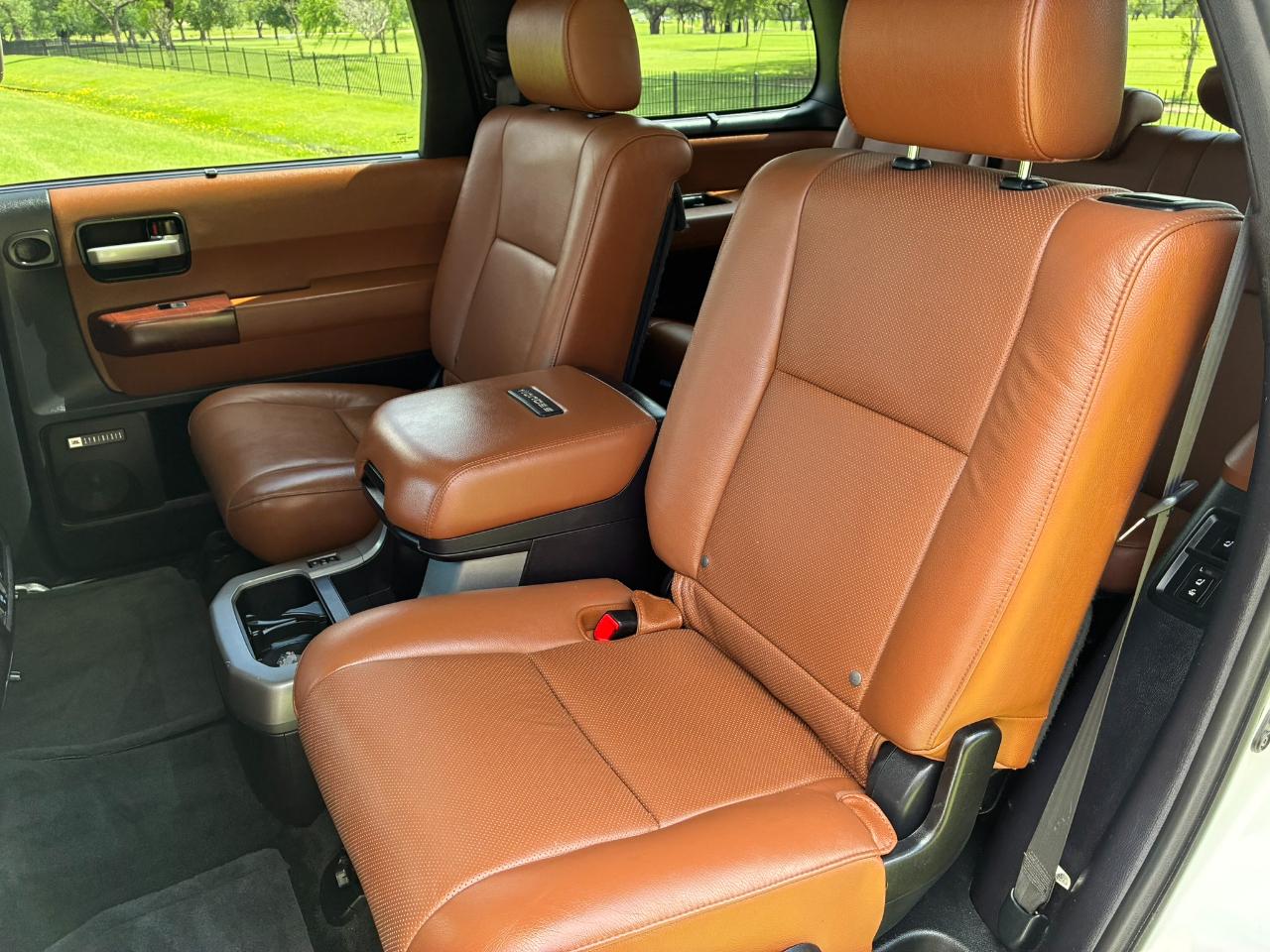 Toyota Sequoia Plantium 2WD 2015