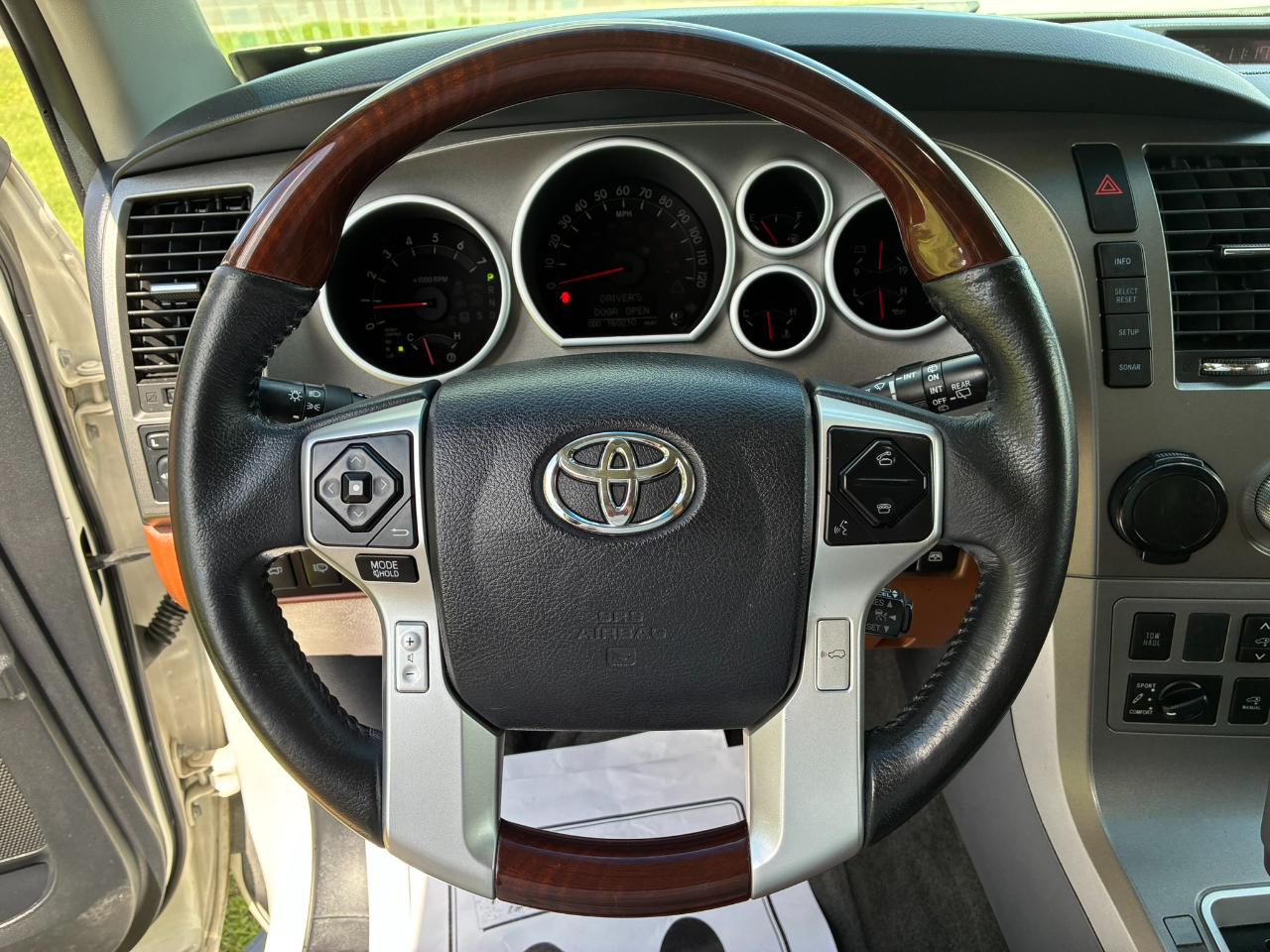 Toyota Sequoia Plantium 2WD 2015