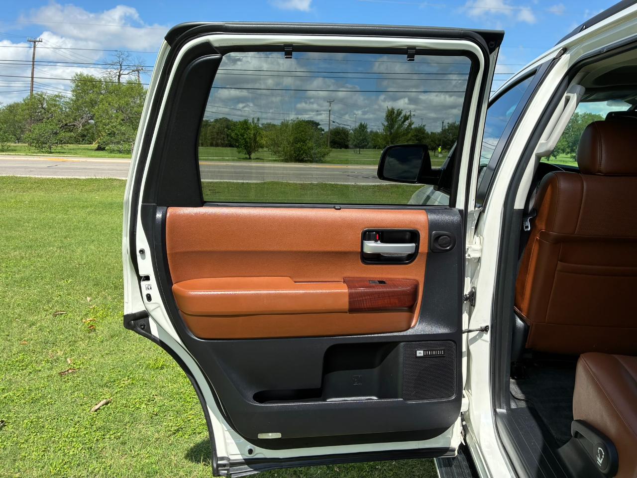 Toyota Sequoia Plantium 2WD 2015