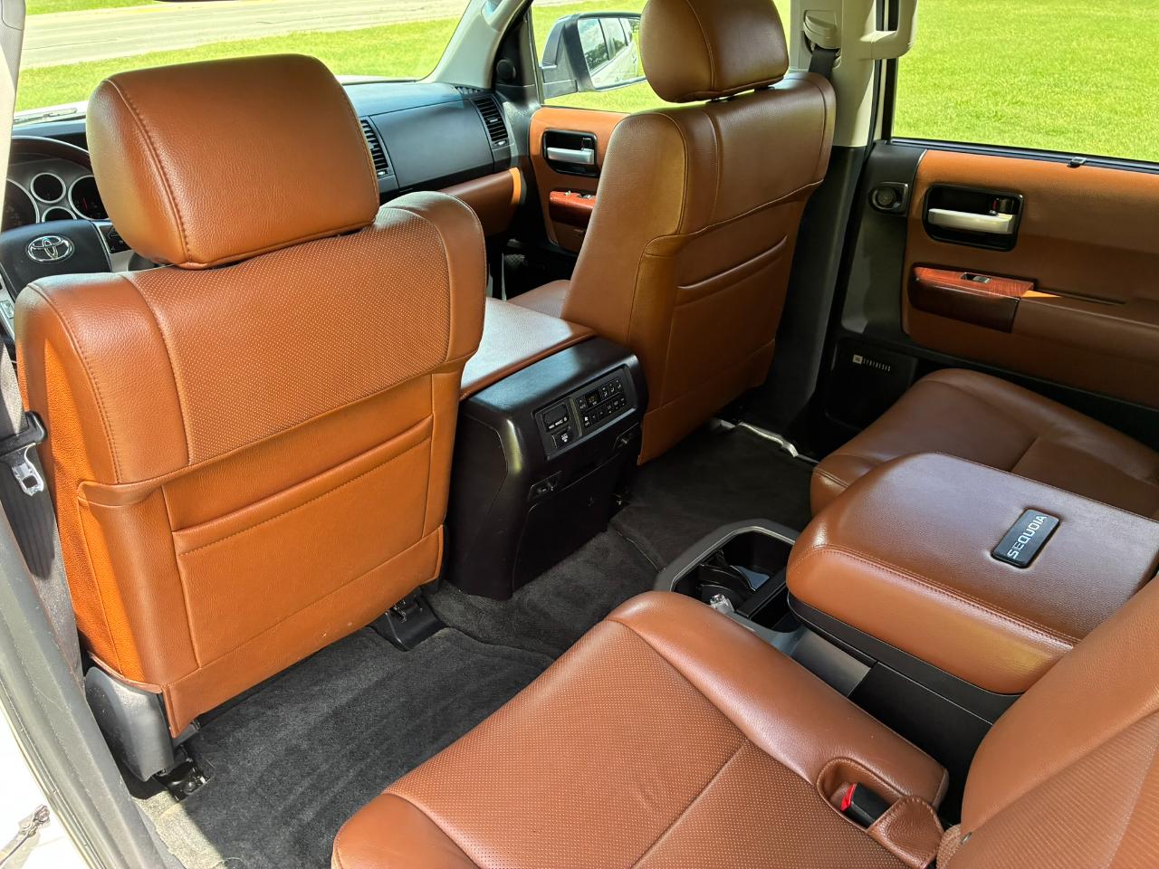 Toyota Sequoia Plantium 2WD 2015