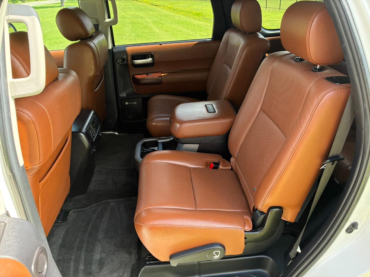 Toyota Sequoia Plantium 2WD 2015