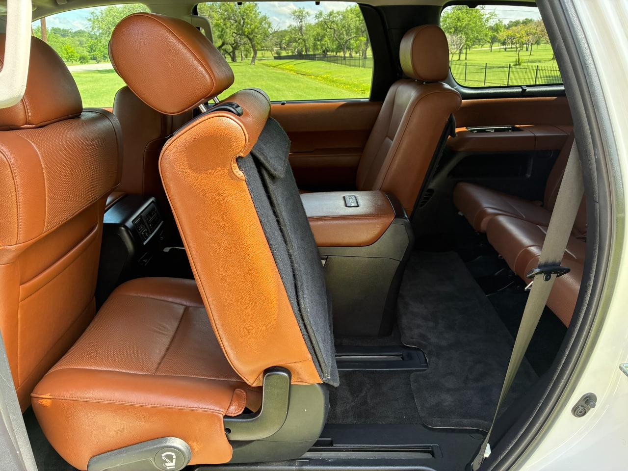 Toyota Sequoia Plantium 2WD 2015