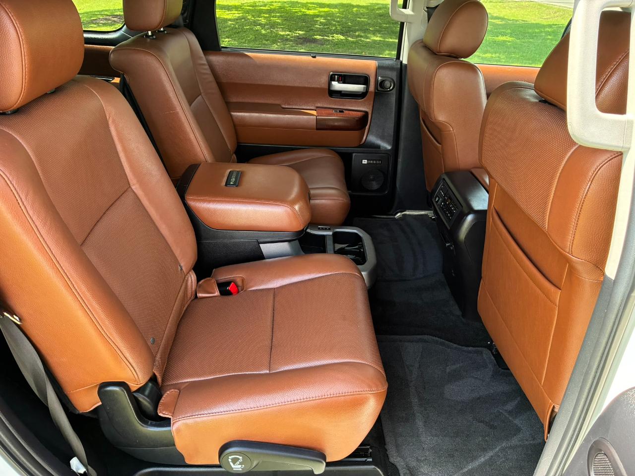 Toyota Sequoia Plantium 2WD 2015