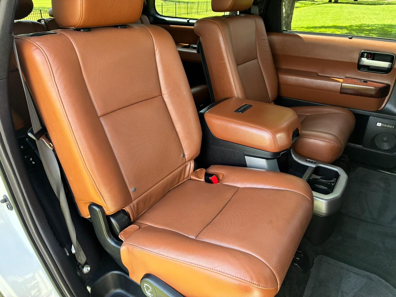 Toyota Sequoia Plantium 2WD 2015