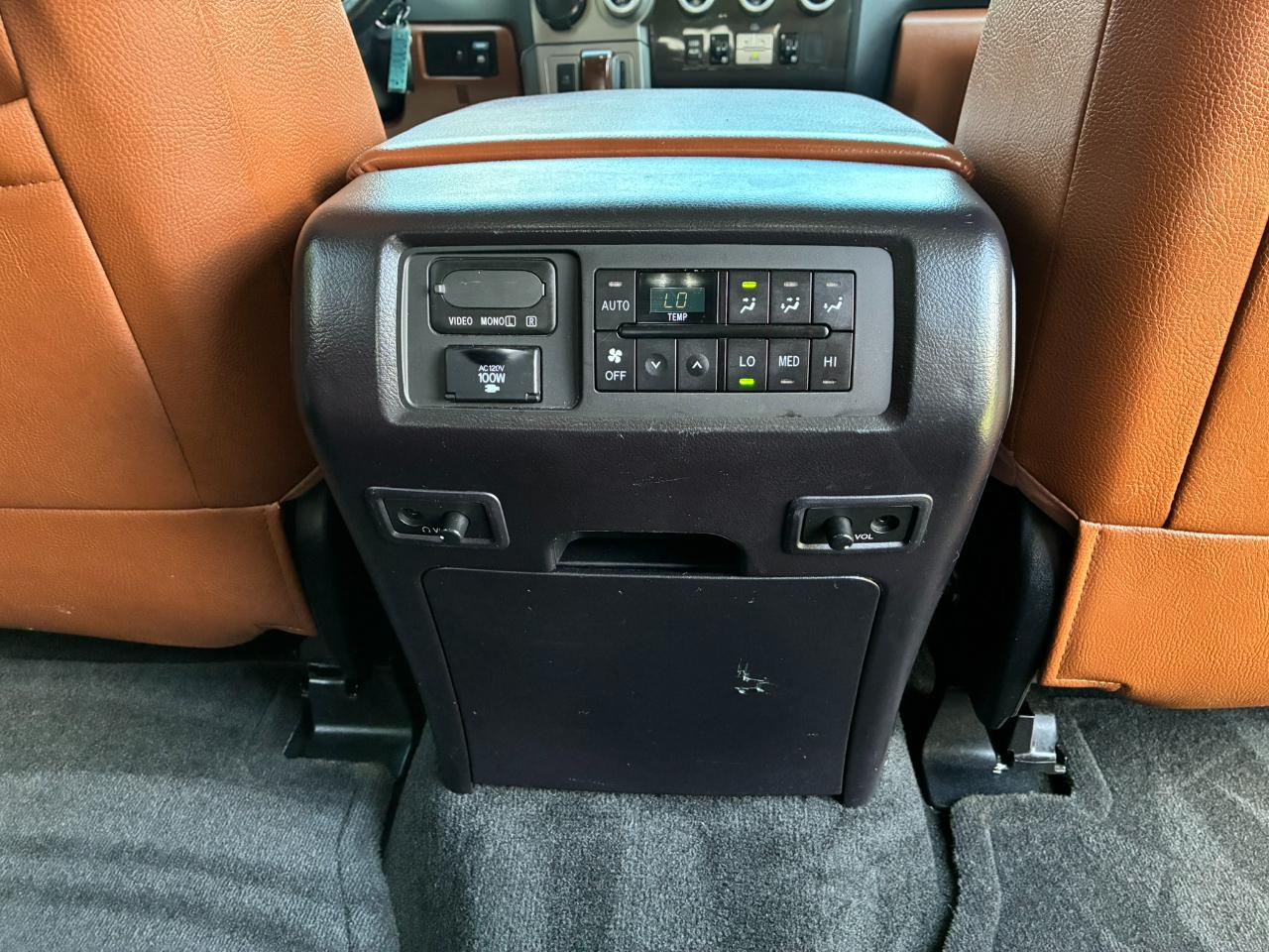 Toyota Sequoia Plantium 2WD 2015