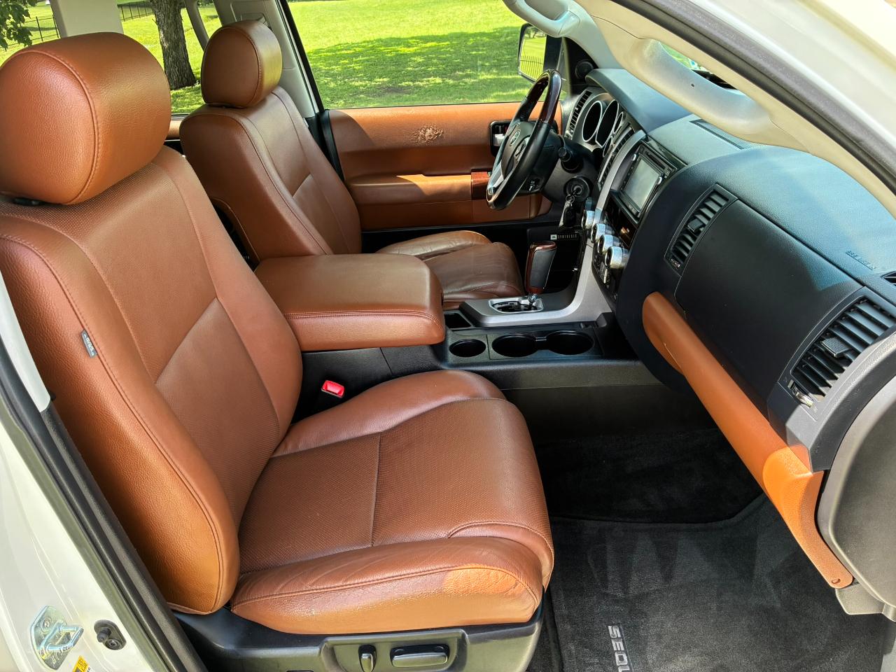 Toyota Sequoia Plantium 2WD 2015