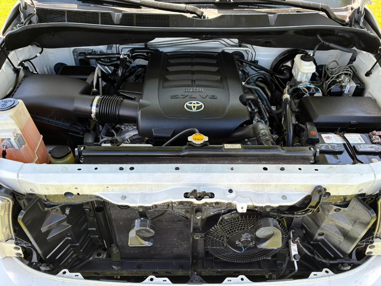 Toyota Sequoia Plantium 2WD 2015