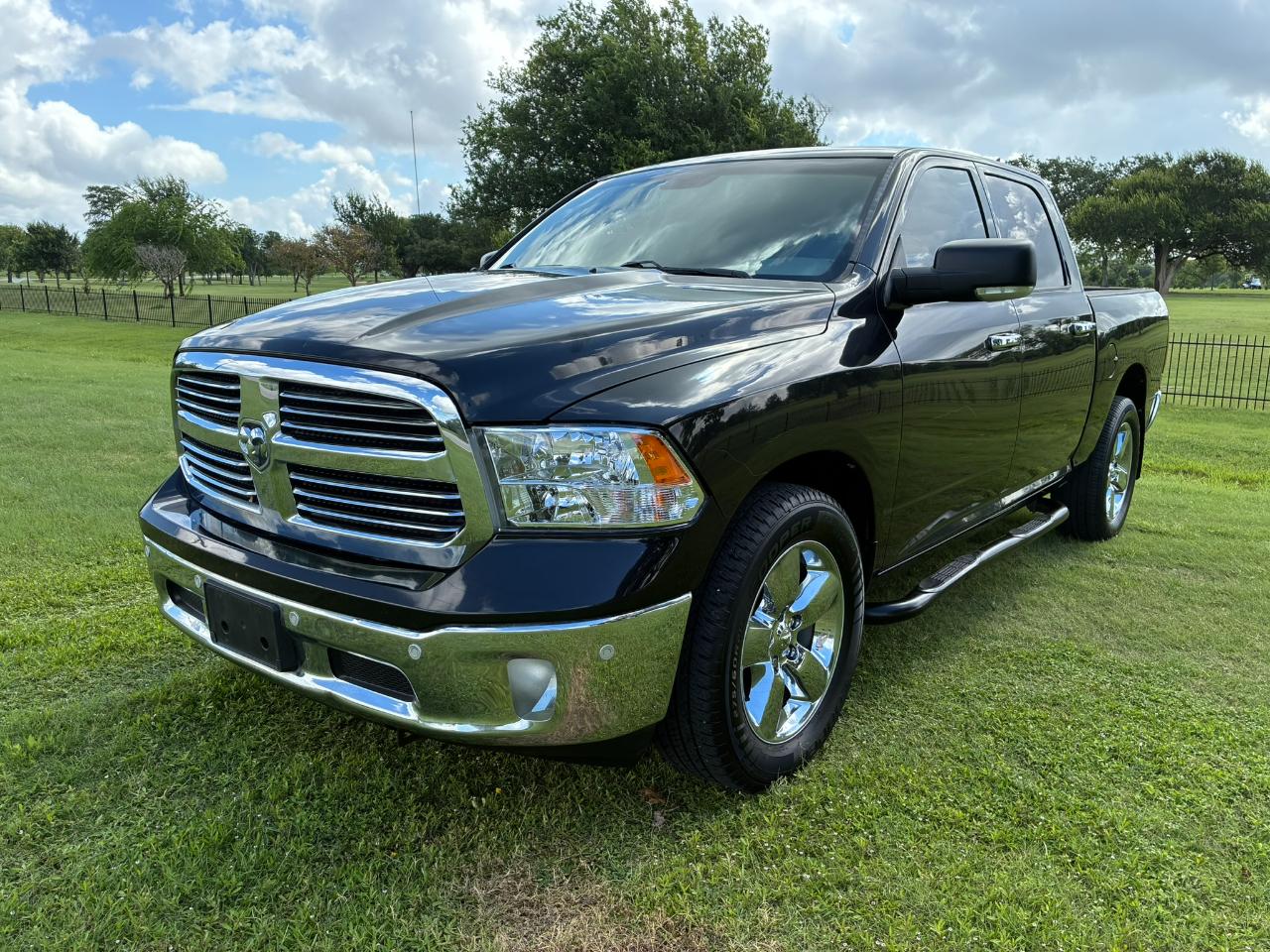 2016 RAM 1500 SLT Crew Cab SWB 2WD